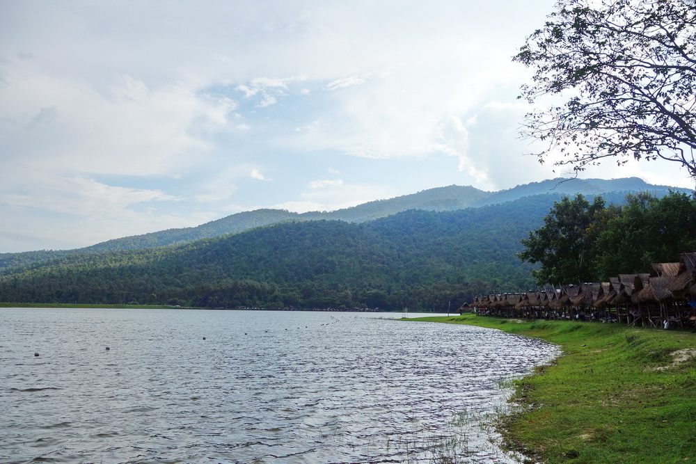 huay tung tao reservoir, chiang mai attractions