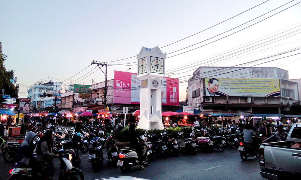 kad luang, warorot market, chiang mai market