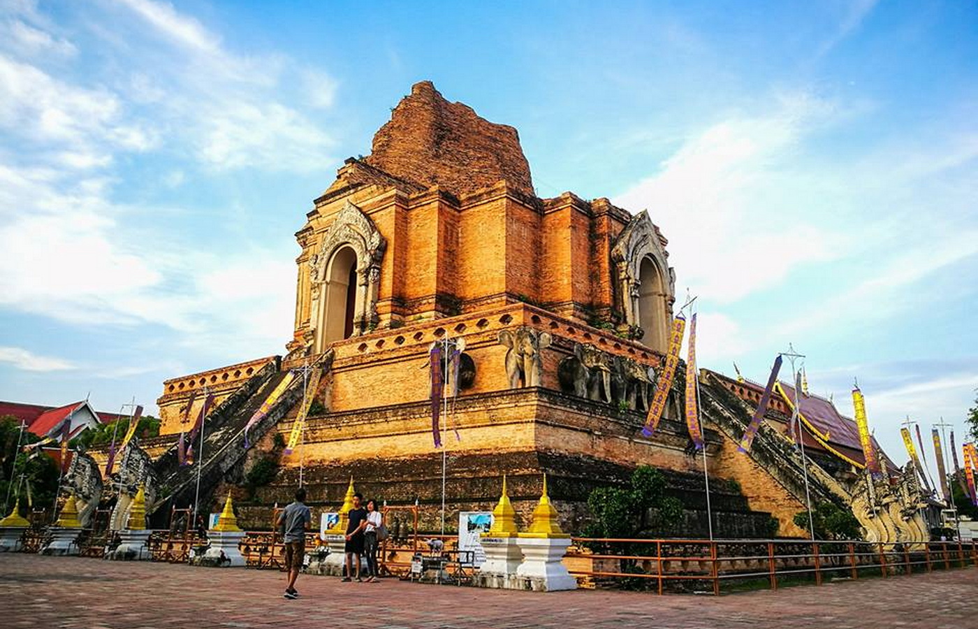 chedi luang temple, wat chedi luang, wat chedi luang worawihan, chedi luang worawihan temple