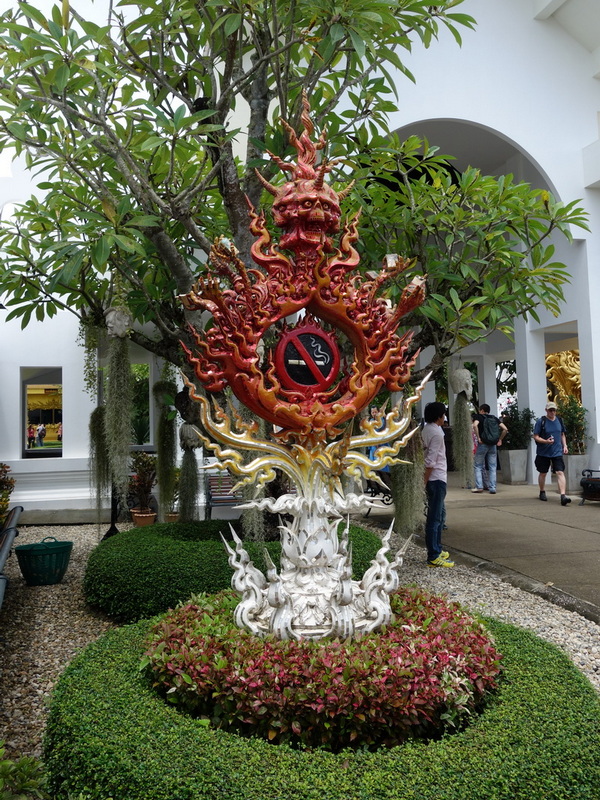 wat rong khun, rong khun temple, white temple, attractions in chiang rai, chiang rai attractions, must place in chiang rai