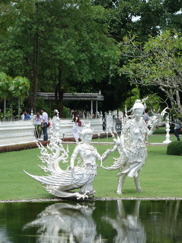 wat rong khun, rong khun temple, white temple, attractions in chiang rai, chiang rai attractions, must place in chiang rai