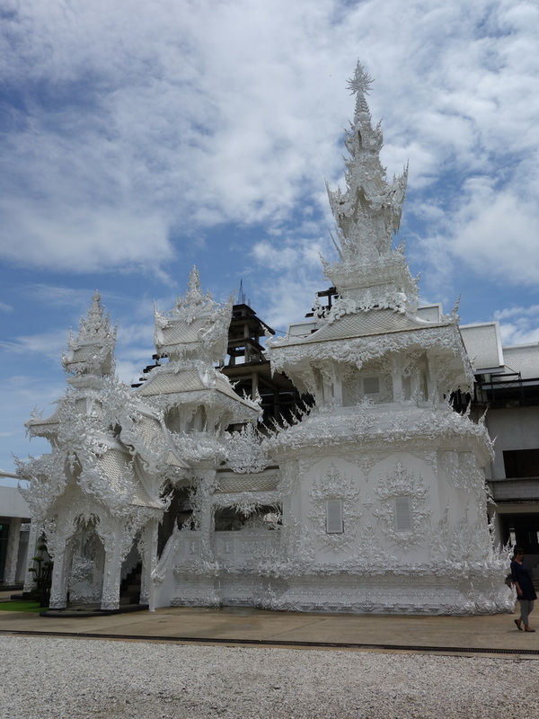 wat rong khun, rong khun temple, white temple, attractions in chiang rai, chiang rai attractions, must place in chiang rai