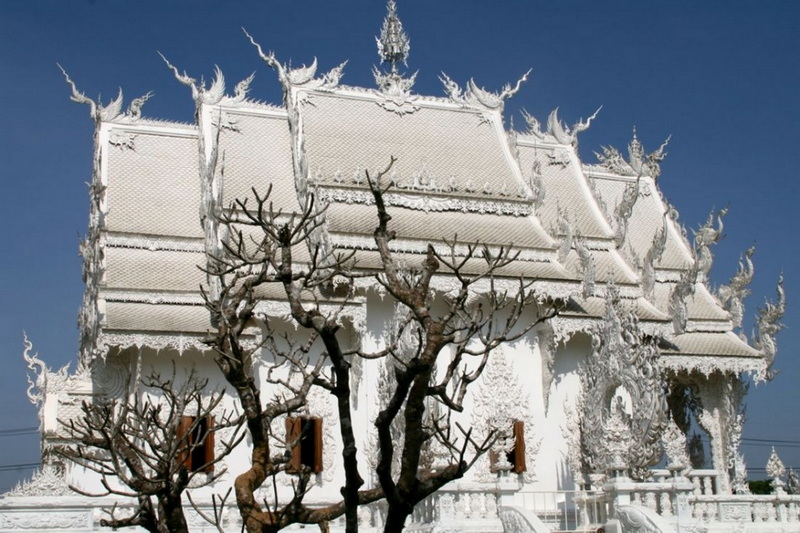 wat rong khun, rong khun temple, white temple, attractions in chiang rai, chiang rai attractions, must place in chiang rai