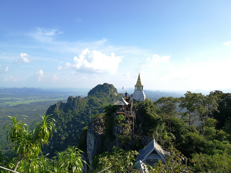 wat chalermprakiat, chalermprakiat temple, mountain temple, wat phraphutthabat sutthawart, phraphutthabat sutthawart temple