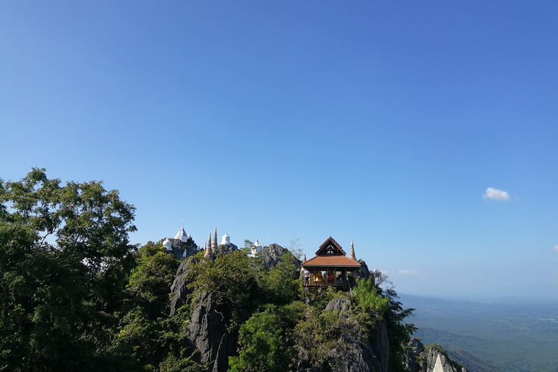 wat chalermprakiat, chalermprakiat temple, mountain temple, wat phraphutthabat sutthawart, phraphutthabat sutthawart temple