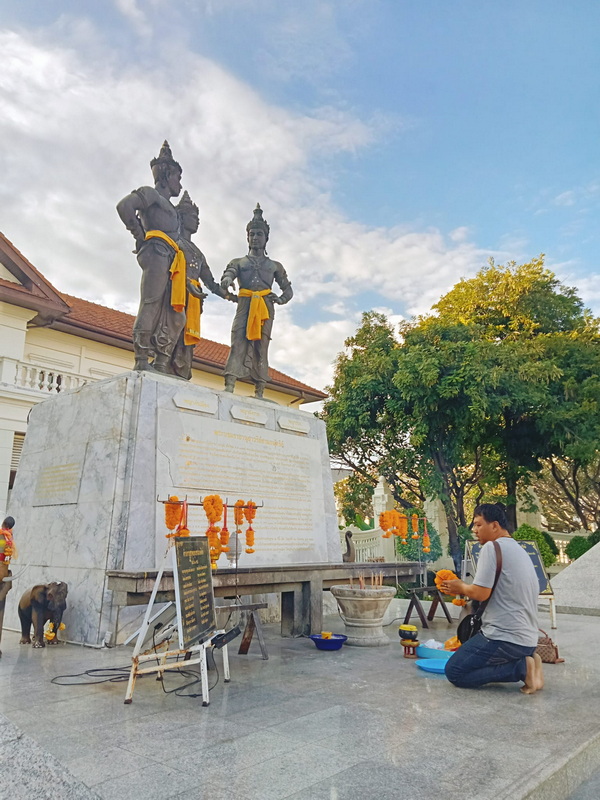 three kings monument, 3 kings monument, III king monuments, center of chiang mai