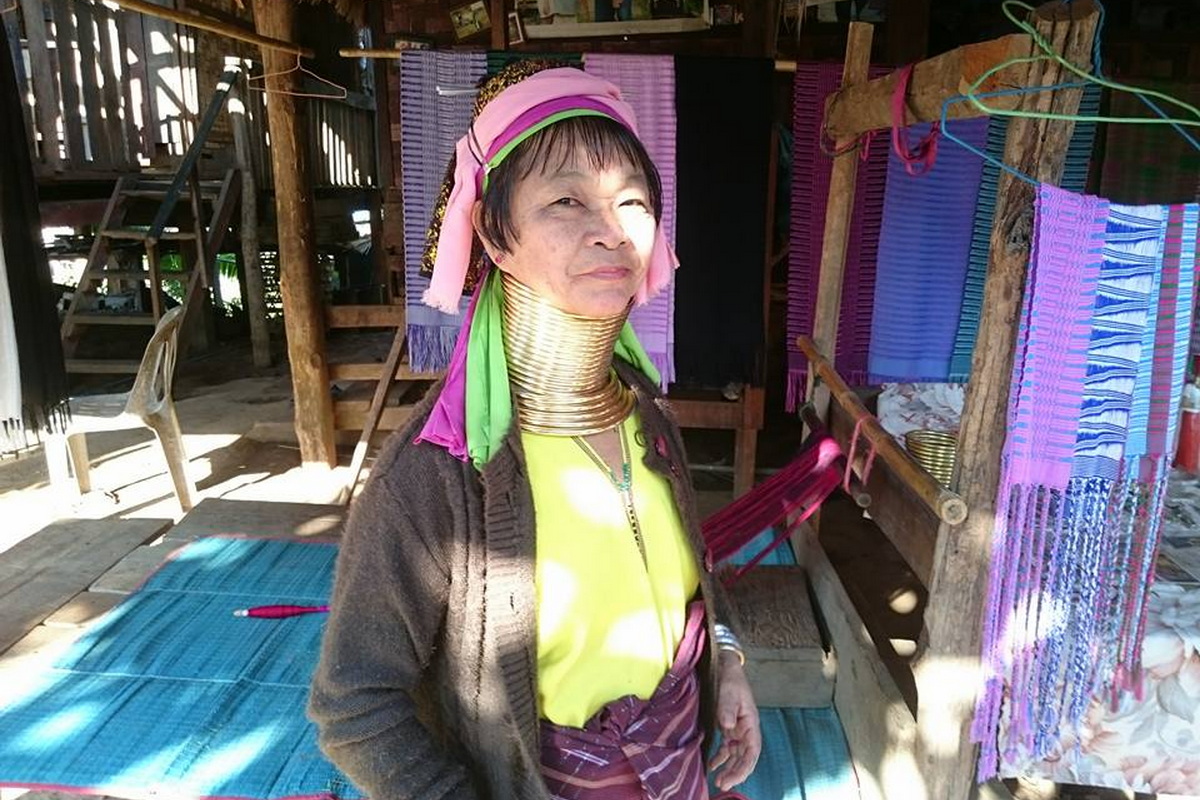 baan nam phiang din, ban nam phiang din, nam phiang din long neck village, nam phiang din village, ban nam phiang din long neck, ban nam phiang din long neck village