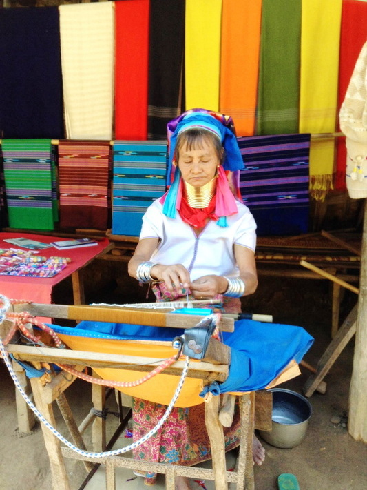 baan nam phiang din, ban nam phiang din, nam phiang din long neck village, nam phiang din village, ban nam phiang din long neck, ban nam phiang din long neck village