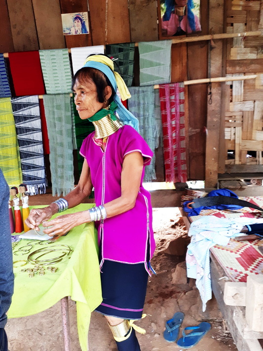 baan nam phiang din, ban nam phiang din, nam phiang din long neck village, nam phiang din village, ban nam phiang din long neck, ban nam phiang din long neck village