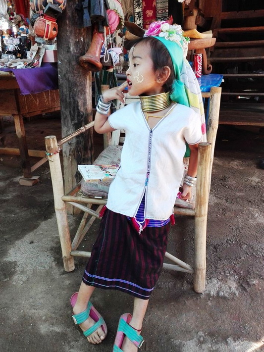 baan nam phiang din, ban nam phiang din, nam phiang din long neck village, nam phiang din village, ban nam phiang din long neck, ban nam phiang din long neck village