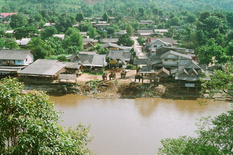 ban ta ton, ta ton village