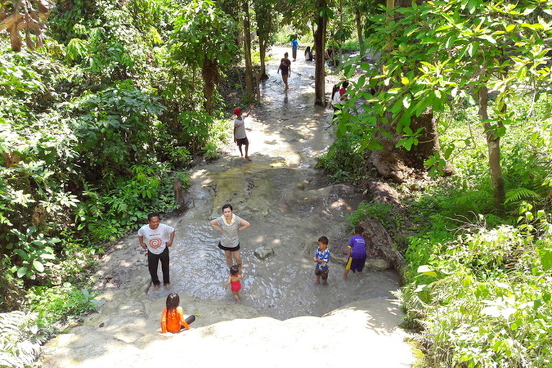 buatong waterfall, sticky waterfall, popular waterfalls in chiang mai, best waterfalls in chiang mai, top waterfalls in chiang mai, must-visit waterfalls in chiang mai, beautiful waterfalls in chiang mai, attraction waterfalls in chiang mai, waterfall attractions chiang mai