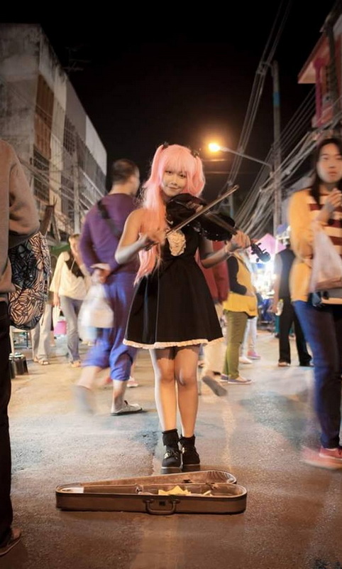 student performances show at Sunday Walking Street Chiang Mai