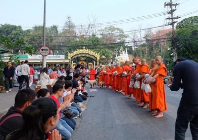 alms offering & temple hopping in chiang mai, alms offering in chiang mai, chiang mai almsgiving tour, morning alms to monks tour in chiang mai, monks alms offering tour in chiang mai, chiang mai sunrise tour, doi suthep sunrise tour